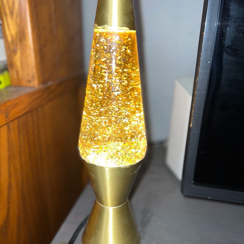 GOLD LAVA LAMP WITH FLAKES